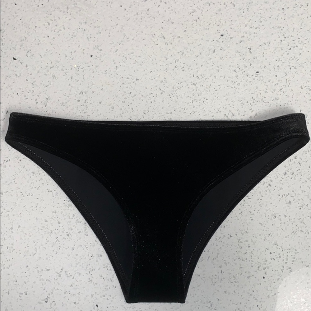 HOAKA SIZE SMALL BLACK VELVET CHEEKY SWIM BOTTOMS
